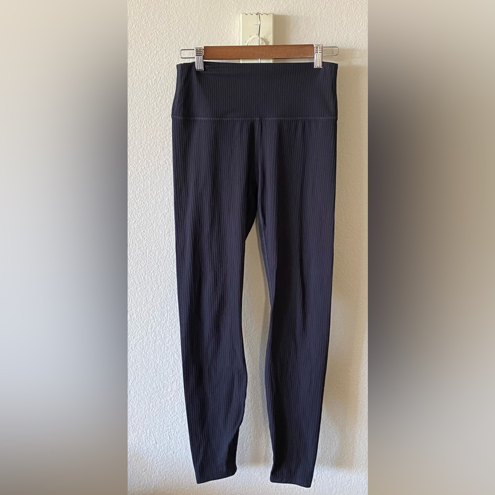 All In Motion Women’s Medium Black Ribbed Seamless Leggings